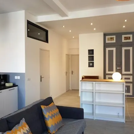 Sleeps 4 Air Con Wifi