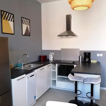 Sleeps 4 Air Con Wifi 아파트 칸느