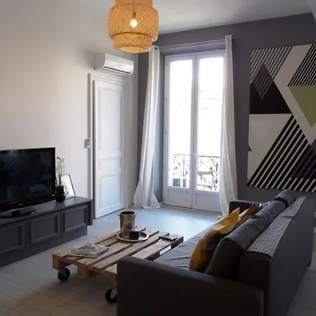 아파트 Sleeps 4 Air Con Wifi